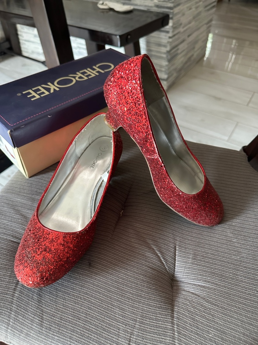 Girls Cherokee Red Glitter Mid-Heel Pumps size 5 big girl women size 7